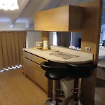 Shangri La - Two Bedroom Mansard 아파트 *