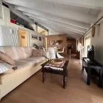 Shangri La - Two Bedroom Mansard 아파트 *