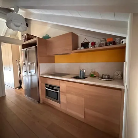 Shangri La - Two Bedroom Mansard דירה