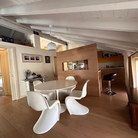 Shangri La - Two Bedroom Mansard ברשה