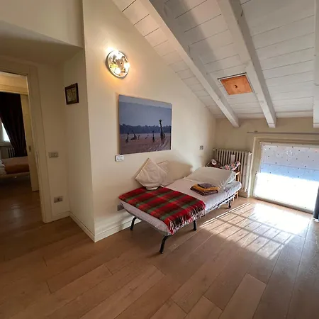 Shangri La - Two Bedroom Mansard ברשה