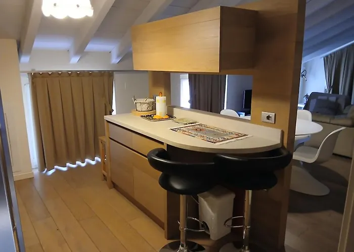 Shangri La - Two Bedroom Mansard דירה *