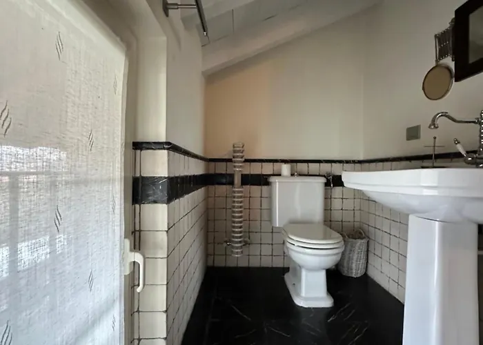 דירה Shangri La - Two Bedroom Mansard ברשה
