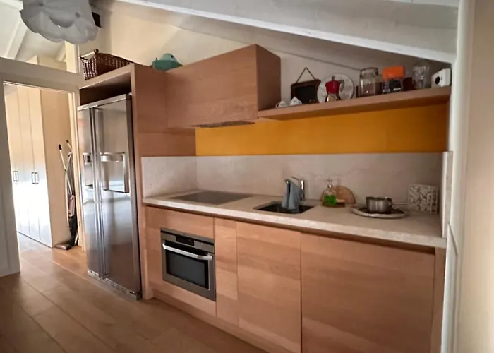 Shangri La - Two Bedroom Mansard דירה