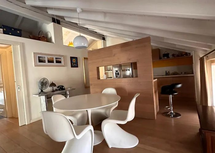 Shangri La - Two Bedroom Mansard ברשה