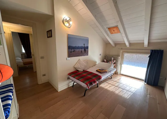 Shangri La - Two Bedroom Mansard ברשה